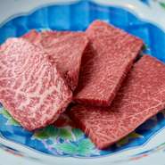 神田駅徒歩1分の好立地で、20名以上の貸切にも対応している焼肉店。少人数から大人数まで対応できる多彩なコースで、宴会を盛り上げてくれます。贅沢コースで少しリッチな宴会はいかが。