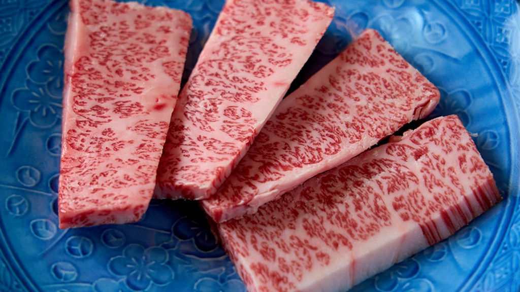 赤身と脂身のバランスが良く、肉本来の甘みと旨みを堪能できる『黒毛和牛上カルビ』