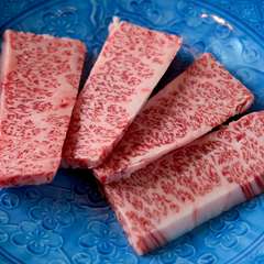 赤身と脂身のバランスが良く、肉本来の甘みと旨みを堪能できる『黒毛和牛上カルビ』