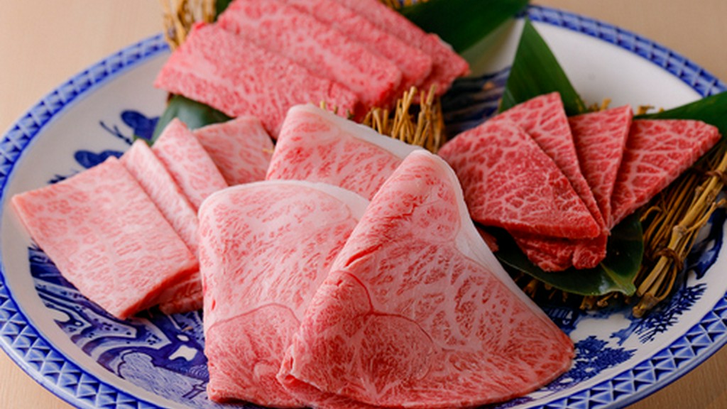 厳選された部位を堪能。店の看板メニューの一つ『神田盛り』