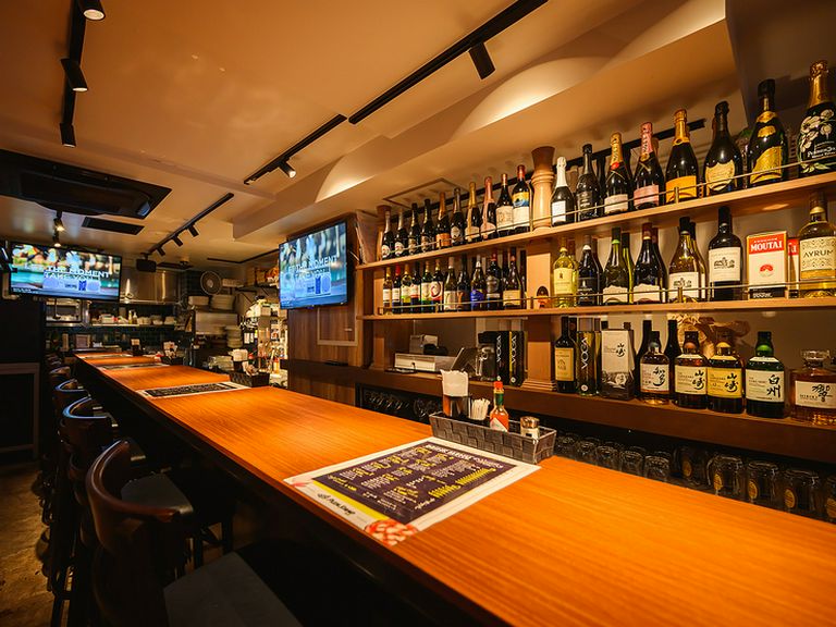 ふらっと立ち寄れる、大人の隠れ家バー