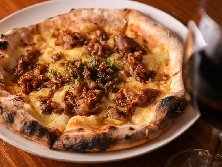 本格焼肉×ピザ、新感覚のおいしさを堪能『和牛焼肉』