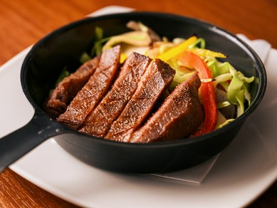 肉厚でジューシー！肉のプロが選んだ『厚切り牛タンステーキ』