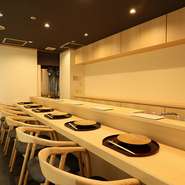 木の温もりが心を落ち着かせる。和モダンなテイストが漂う空間