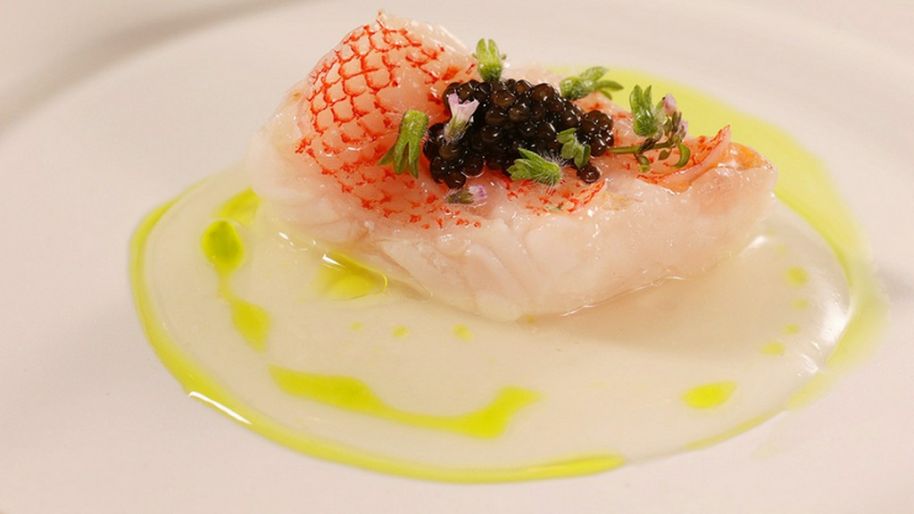 和食にフレンチのエッセンスを加え、職人ならではの技が光る逸品『キンキの蒸し煮　キャビア添え』