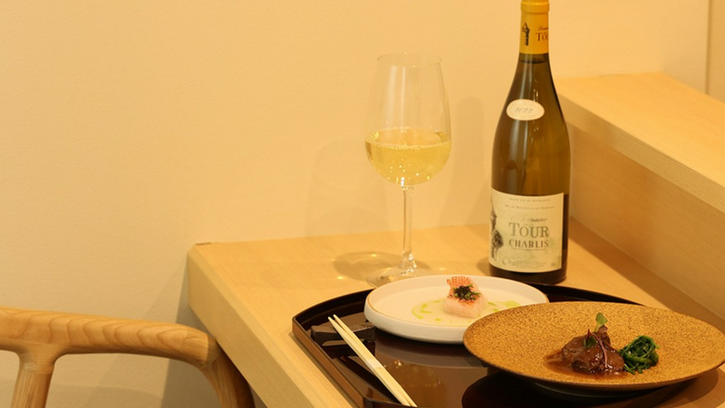 カウンター越しに弾む会話。気さくでフレンドリーな接客