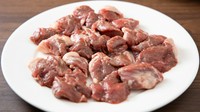 オーストラリア産のラムの腰からお尻の肉です。肉肉しい食べごたえのあるお肉です。