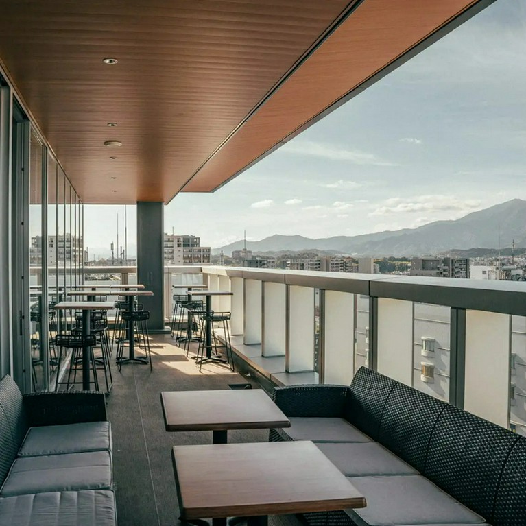 テラス席はデートにもおすすめでございます