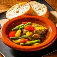 牡蠣と野菜のアヒージョ