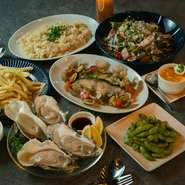 『カジュアルコース』は、当店のお試しにもおすすめのプラン。気軽に楽しみたいときにぴったりな内容でご用意しました。+1,100円で「ナチュラルワイン＆スパークリングワイン」も対象の飲み放題アップグレード！