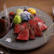 1.お席の希望（テーブルかカウンター）を記入ください。ご希望になるべく沿ってご用意致します。
※既にご予約で希望席が埋まっている事がありますのでご了承下さい。

2.アレルギーやお苦手な食材のあるお客様は、お連れ様にもご確認のうえ具体的にご記入ください。

3.コースメニューご予約のお客様に限りコース料金にお一人様＋￥700円でケーキプレートのご用意が可能です。
ご希望の方はメッセージ内容をご記入下さい。