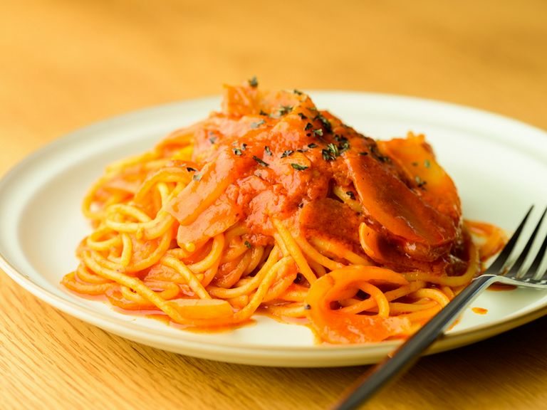 とろ〜りとろけるモッツァレラチーズが、トマトソースとよく絡んだ『モッツァレラとバジルトマトパスタ』