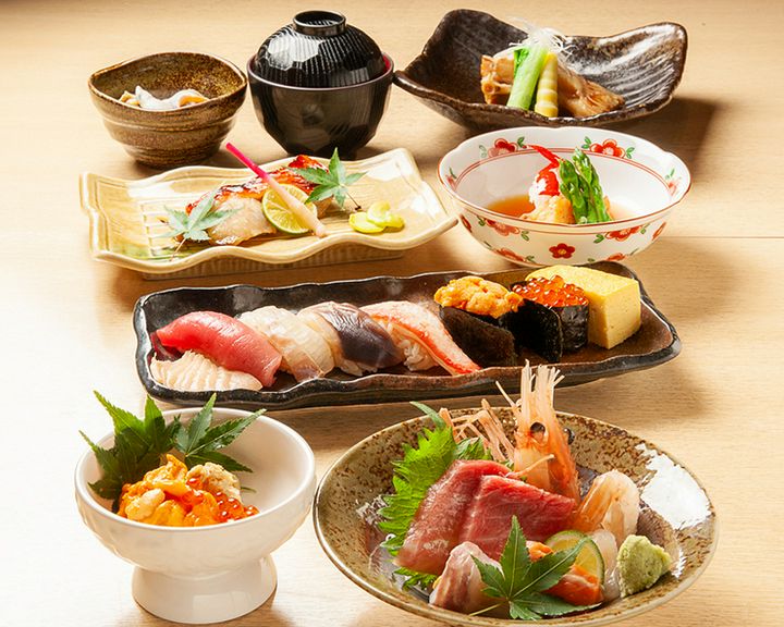 多彩な道産食材を取り揃え、地産地消の和食と寿司を繰り出す