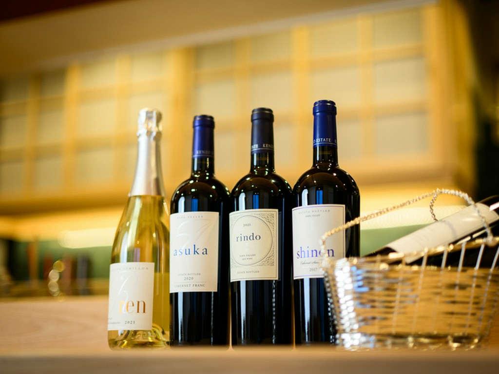 寿司と和食に合うワインを厳選し、「ケンゾーエステート」も用意