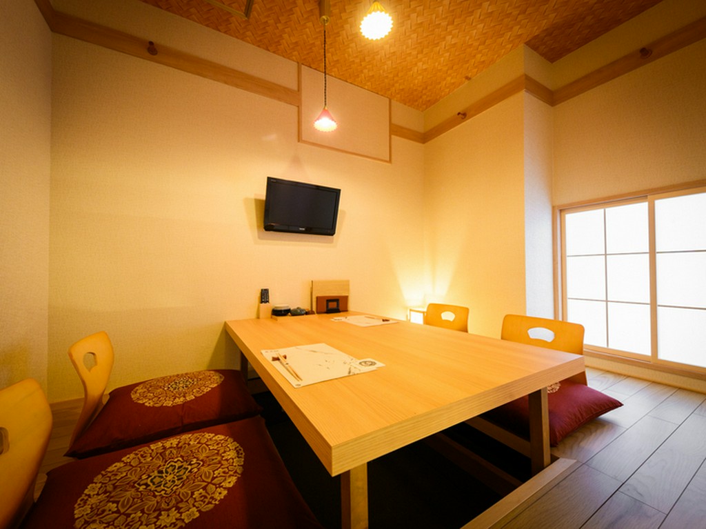 2名様から利用OKの個室があり、デート、接待や会食に重宝