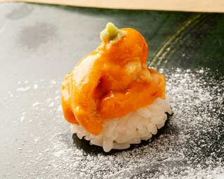 北の海が育む旬魚介を軸に、素材が輝く一貫に仕立てる『握り』