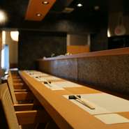 記念日や大切な日の特別な時間には、コース料理がオススメ。五感を満たす逸品が特別な一時を彩ります。コースは事前予約限定のため、まずはお店まで電話にて相談を。心に残る贅沢な時間をぜひお楽しみください。