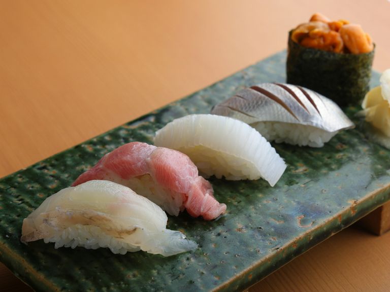 寿司職人の技とを実感する『寿司』
