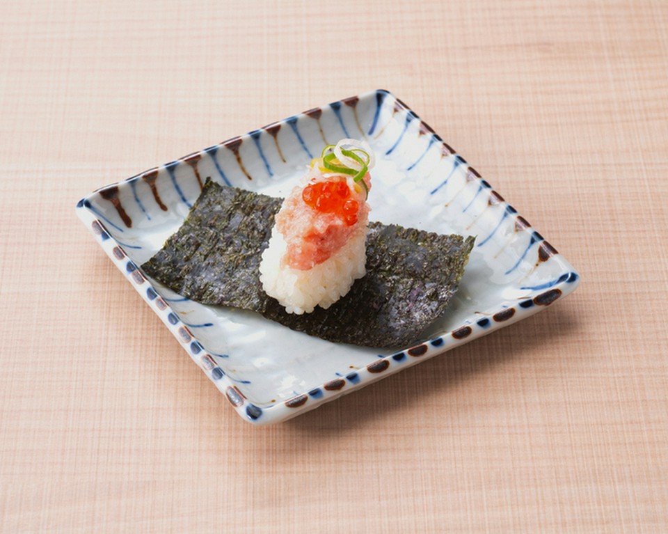 ねぎとろイクラの手巻き寿司