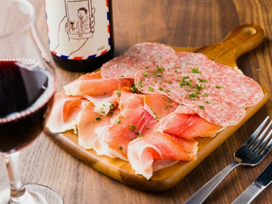 生ハムサラミの盛り合わせ