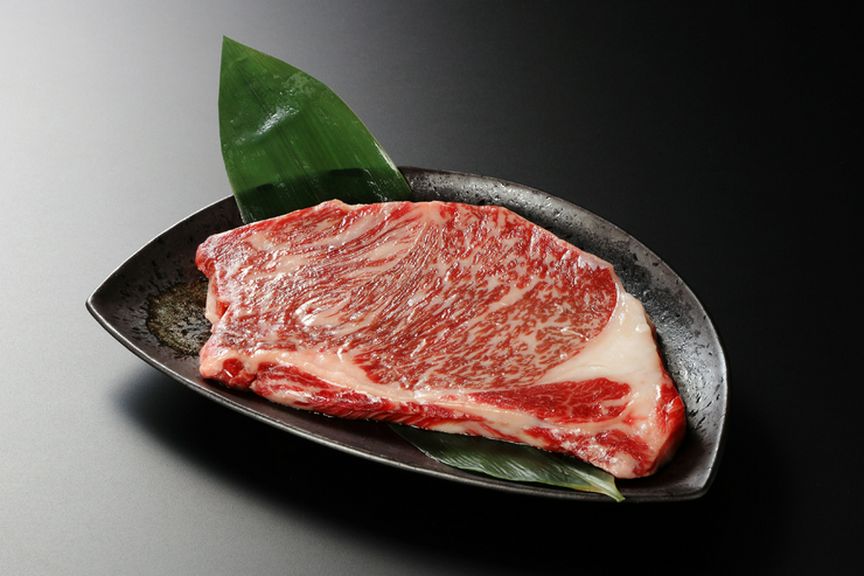 極上ロース300g満足焼（スタッフが丁寧に焼き上げます）
