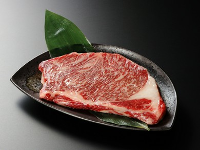 極上ロース300g満足焼（スタッフが丁寧に焼き上げます）