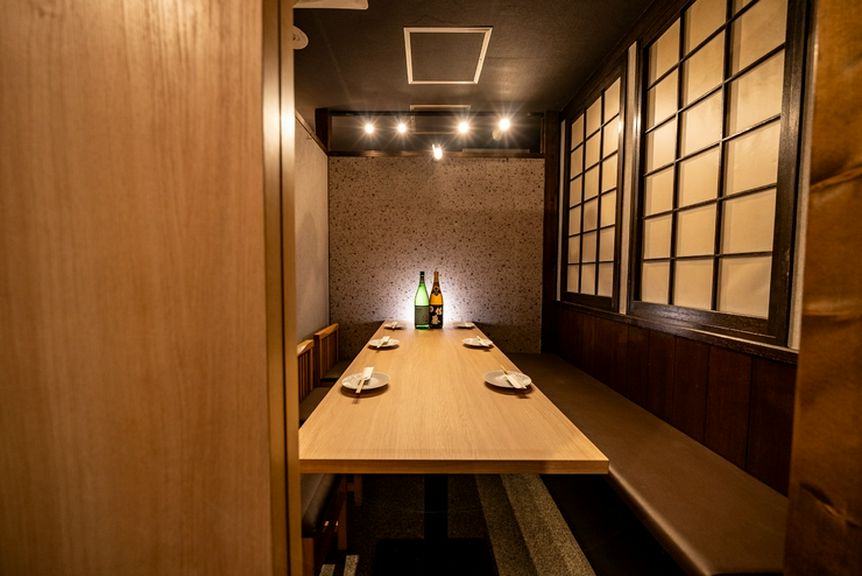 少人数から大人数まで対応可能な個室