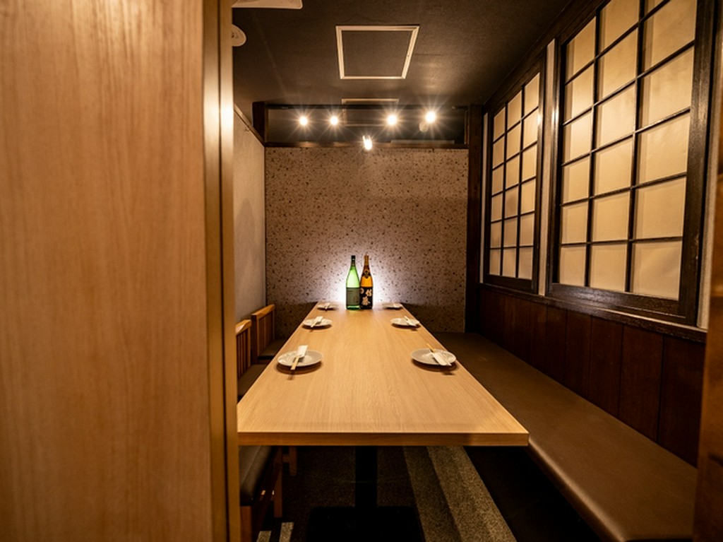 少人数から大人数まで対応可能な個室
