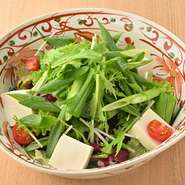 京野菜となめらかな絹豆腐を山葵ドレッシングでお召し上がりください。