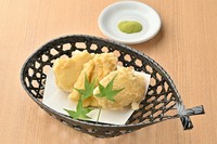とろとろの湯葉をさくさくの衣で包んだ京の天婦羅です。