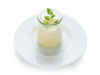 ふんわりと日本酒の優しい香りがする極上のプリンです。