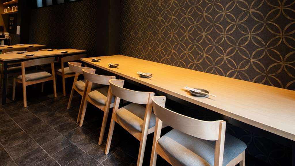 一人でも気軽に利用可能。一人旅のランチや仕事帰りの一杯に