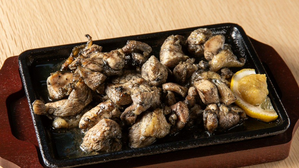 地元食材を堪能。溢れる肉汁と、噛めば噛むほどにじみ出る旨み『媛っこ地鶏炭火焼き』