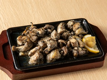 地元食材を堪能。溢れる肉汁と、噛めば噛むほどにじみ出る旨み『媛っこ地鶏炭火焼き』