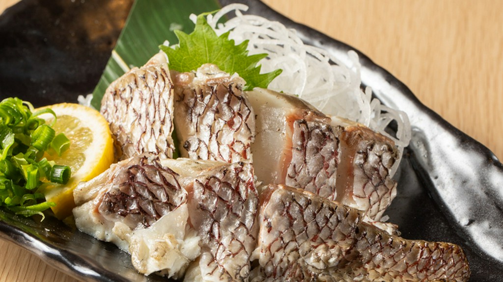 瀬戸内の旬鮮魚をわら焼きで。香ばしい匂いと共に、素材本来の味を堪能『鯛のわら焼き』