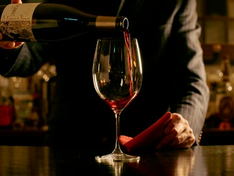 牛鍋と好相性の「赤ワイン」など、通常メニューのお飲み物も承ります