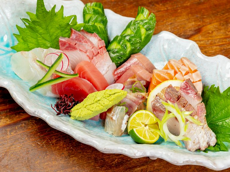 季節ごとに仕入れる新鮮な魚介類を、盛り合わせで楽しめるこだわりの一品『店長お任せ盛り（一人前〜）』