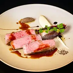 マデラ酒を使ったソースと相性がとても良い逸品『熊本県産あか牛のロースト マデラソース』