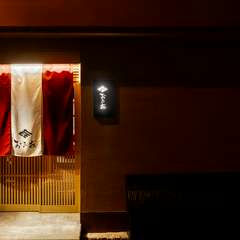 知る人ぞ知る、路地裏の扉の先に広がる大人の隠れ家