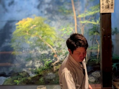 中庭を眺めながら本格和食をどうぞ