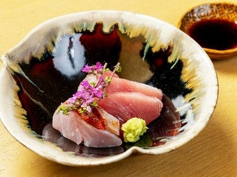 熟成が引き出す天然魚の旨み、一切れに感動を『お造り盛り合わせ』