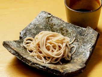 香り高く、喉をすべる。職人仕立ての本格的な『盛りそば』
