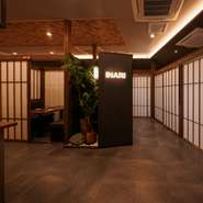 落ち着いた雰囲気の中でゆったりと食事や会話を楽しむことができるため、二人きりの時間を心ゆくまで満喫できます。オシャレな内装や照明が、デートにぴったりのムードを演出。