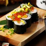 サーモンアボカドいくら巻寿司