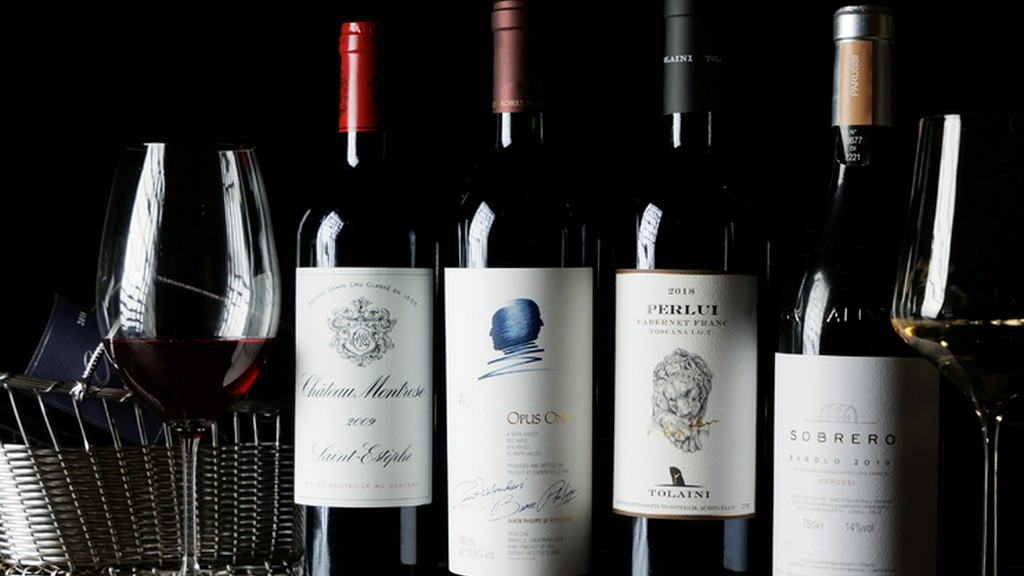 一皿一皿に最適な一杯を提案。料理と響き合う厳選ワインの世界