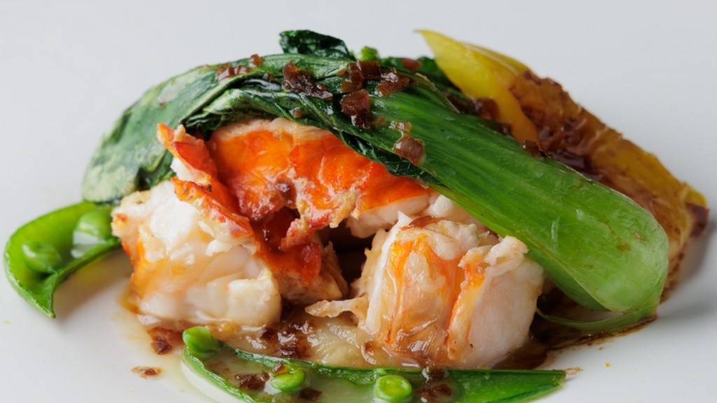 海老の香り、野菜の鮮やかさが広がる一皿『伊勢海老の鉄板』