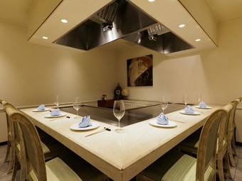 高級鉄板焼ならではの料理＆雰囲気を肩肘はらないで楽しめる！