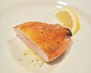 『花巻石黒農場 ホロホロ鳥 とレバーのソテー』