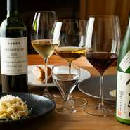 使用されている食器は、花巻の作家である平澤春美氏の作品。【Badalone】店舗でのみ、実際に手に取った器を購入をすることも。メニュー内のジュース・お茶やレーズン、料理で使われているオイルなども購入可能です。