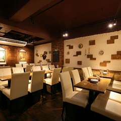 地中海をイメージ。間接照明が、ゆったりとした時間を演出